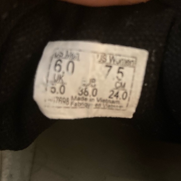 Converses - Picture 4 of 4